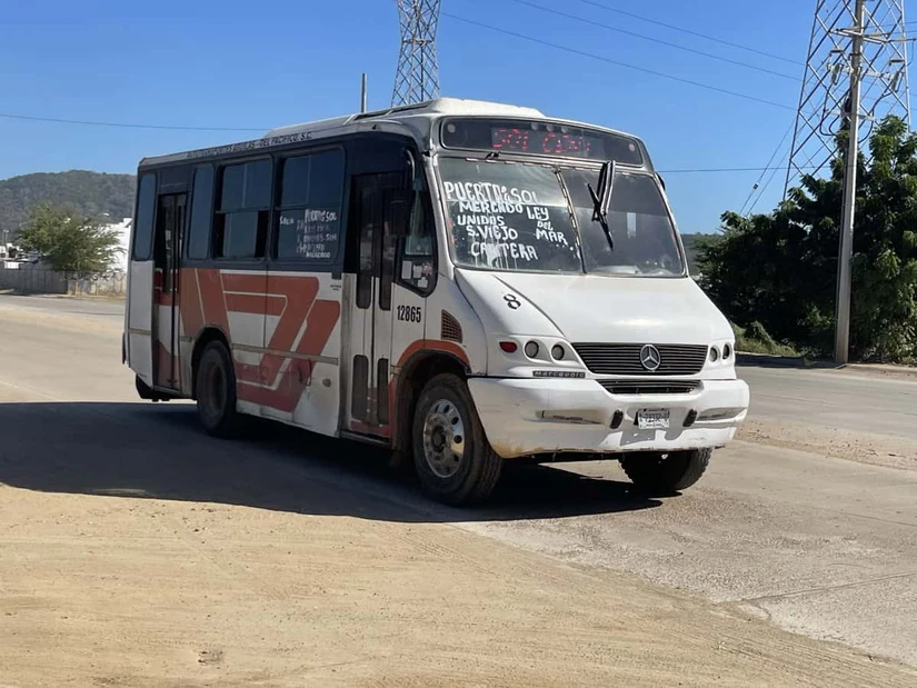 Unidos con vecinos de otros sectores de Pradera Dorada y autoridades educativas los habitantes de Pradera Dorada 6 también lograron la ampliación de rutas de transporte urbano