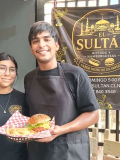 El Sultán y la trompoburguer: Una familia, una carreta y un sueño que conquista Prados del Sol en Culiacán
