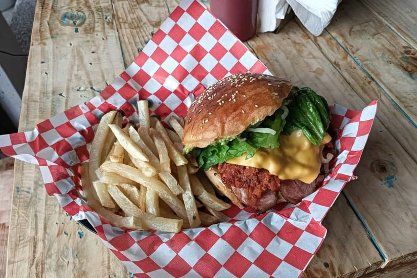 Sabor regio en Culiacán. La Trompoburger, inspirada en la gastronomía de Monterrey, se ha convertido en uno de los productos más solicitados.