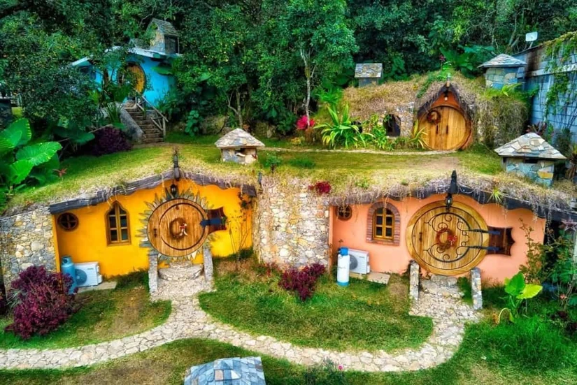 Así lucen las famosas cabañas Hobbit en Xilitla. Foto: Cortesía