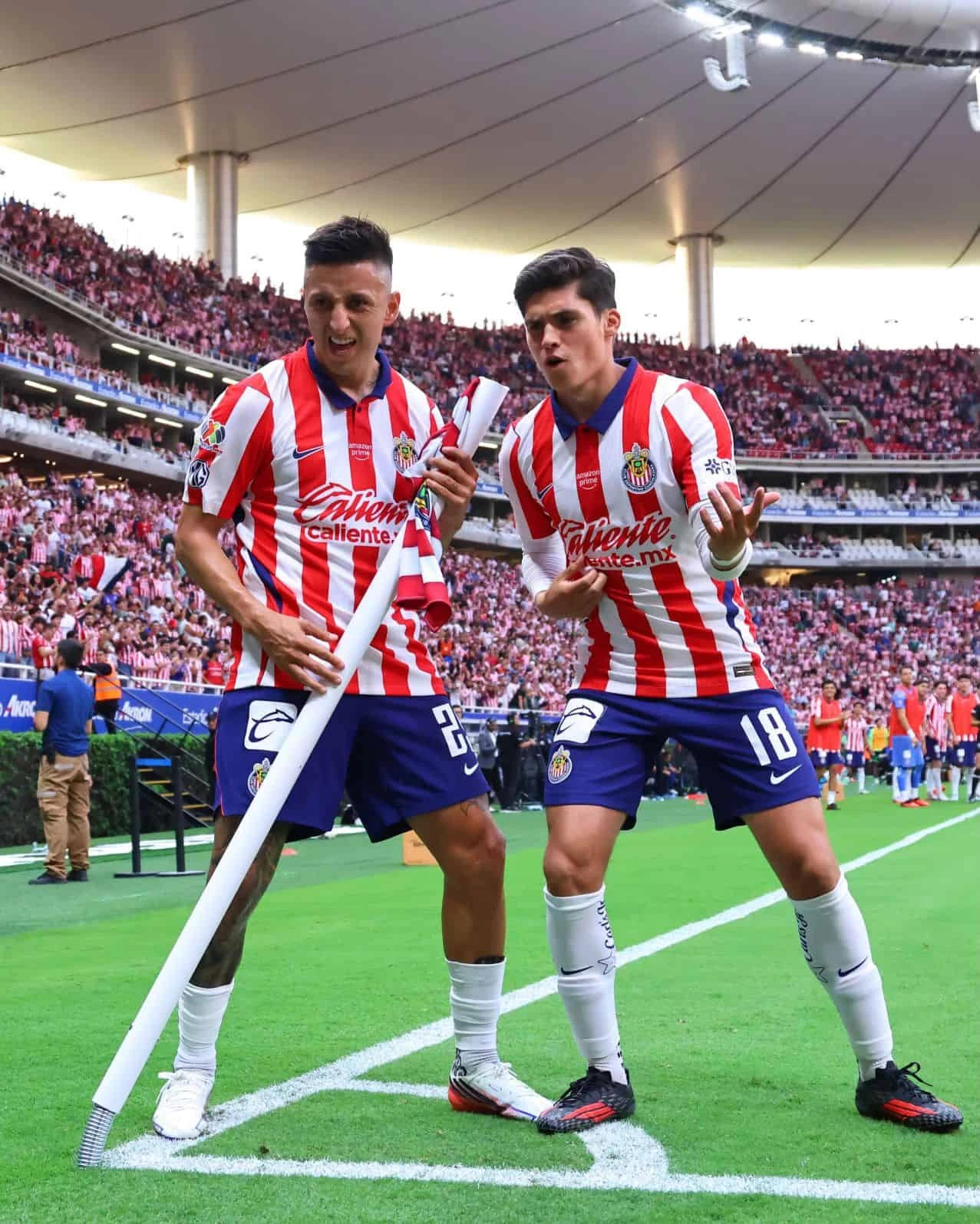 'El Piojo' Alvarado rescata el triunfo para Chivas. Foto. Cortesía