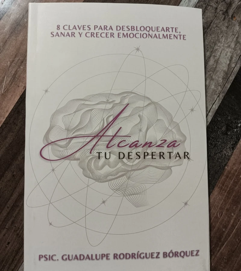 Lupita Rodríguez es autora del libro Alcanza tu despertar.