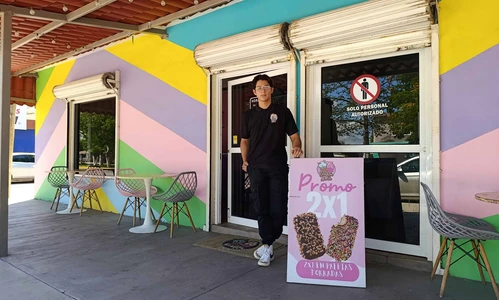 “Bendita Nieve”: más que un negocio en El Tamarindo, es la herencia y enseñanza familiar que José Fernando a sus 18 años lleva con orgullo