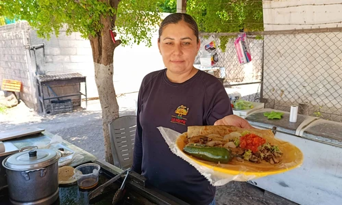 El homenaje de Indra y su taquería a la perrita La Güera que se ganó el cariño de todos en “la Internacional”, en Limón de los Ramos