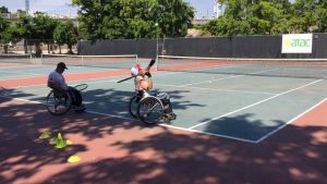 tenis-sobre-ruedas