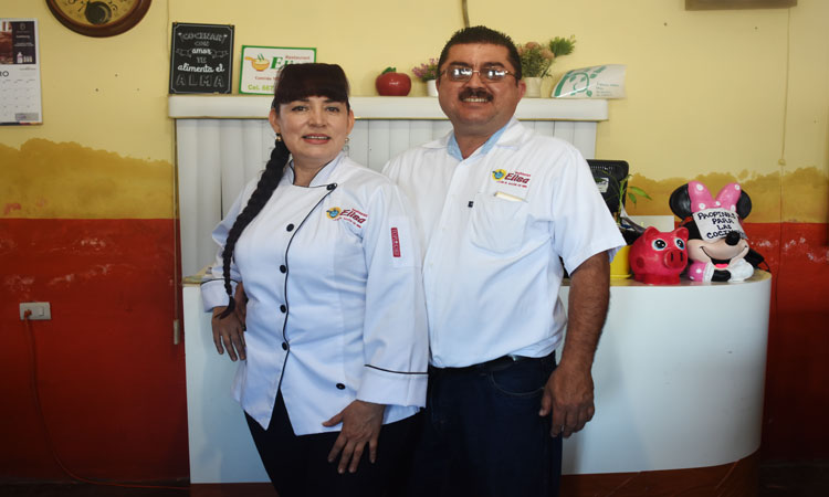 Elisa tiene en Villa Juárez el restaurante más internacional del campo Sinaloense