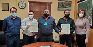 Eliazar Gutiérrez entrega certificados a egresados de la EMMUN