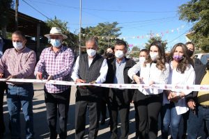 Gobernador y alcalde de Culiacán remodelan mercado municipal de Eldorado. 