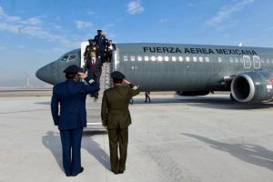 Aterriza primer avión en Aeropuerto de Santa Lucía