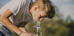 Las razones para prohibir el agua en tu comunidad