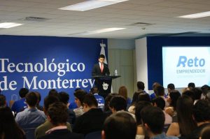 Premia Tec de Monterrey con becas por un millón de pesos a estudiantes de Villa Juárez
