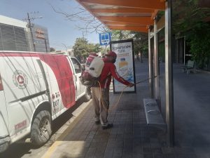 Protección Civil sanitiza paraderos de camiones y espacios públicos de Culiacán