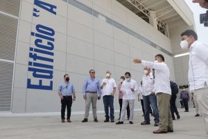 Sinaloenses visitan fábrica de moscas en Chiapas para control de plagas