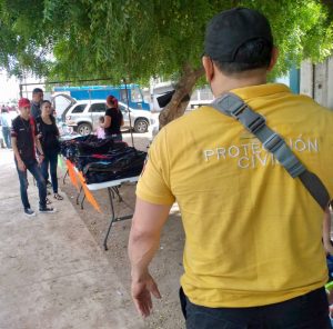 Agentes de Protección Civil Retiran tianguis de Villa Juárez
