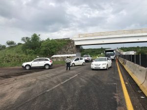 Abierto el tráfico en sur de Sinaloa, pero con desviaciones