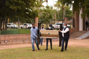 Oxxo donó 25 bancas para Parques y Jardines de Culiacán