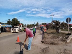 Llevan campaña intensa de limpieza de calles en Villa Juárez