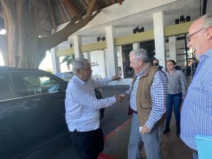 Ya está López Obrador en Sinaloa, supervisará Presa Santa María