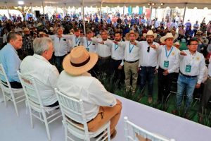 Ofrece Rocha gestionar mejores condiciones para comercialización del maíz