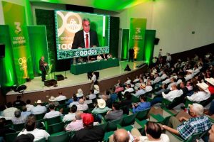 Toma protesta nueva directiva de CAADES, buscará Rocha mayores estímulos