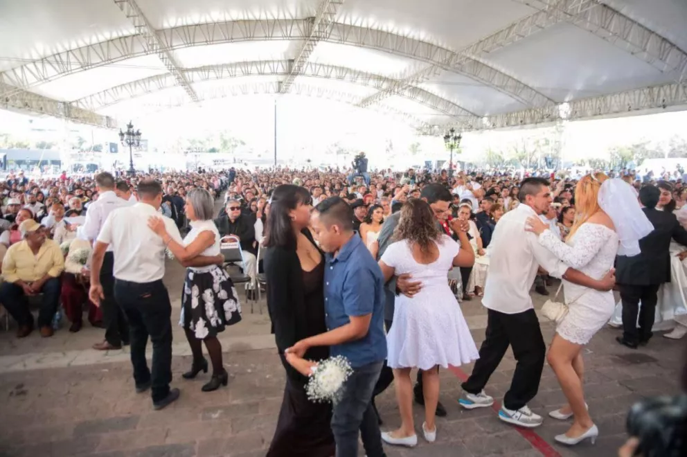 Celebran bodas colectivas en Nuevo León por el Día del Amor y la Amistad