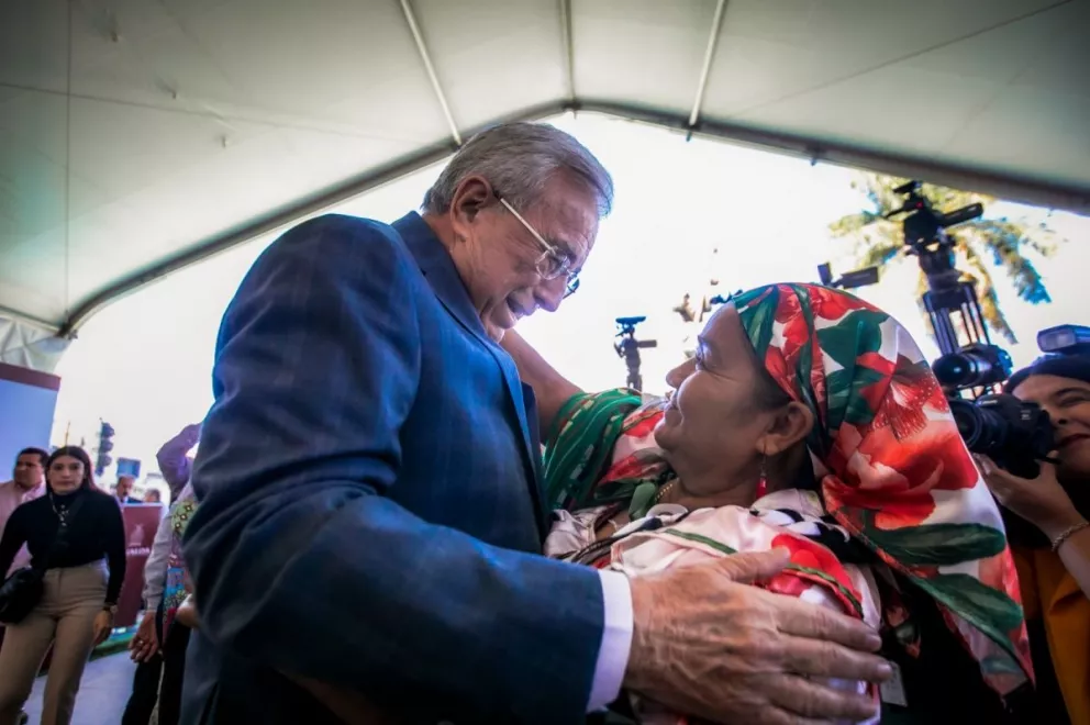 Petra Leyva una  luchadora social indígena recibe  la medalla Agustina Ramírez