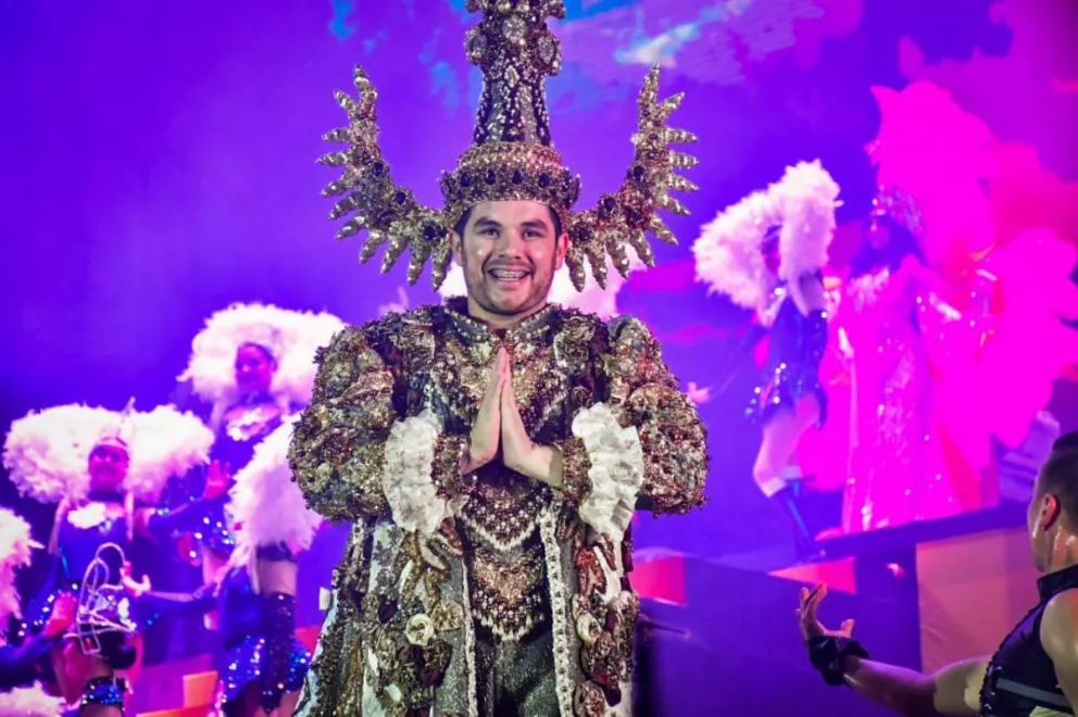 La hermosa coronación del Víctor II, Rey del Carnaval de Mazatlán