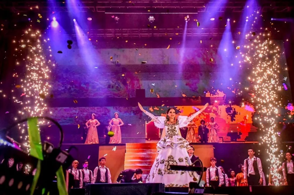 La espectacular coronación de UMA Reyna de los juegos Florales del Carnaval Internacional Mazatlán 2023