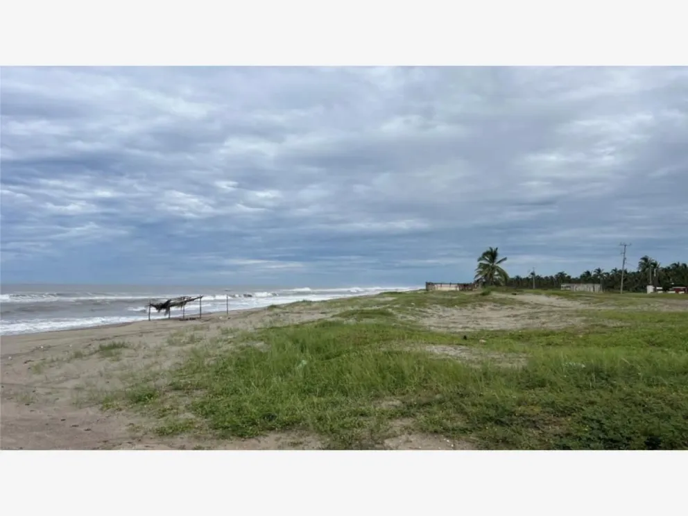 Solitaria playa de La Guásima, Rosario Sinaloa