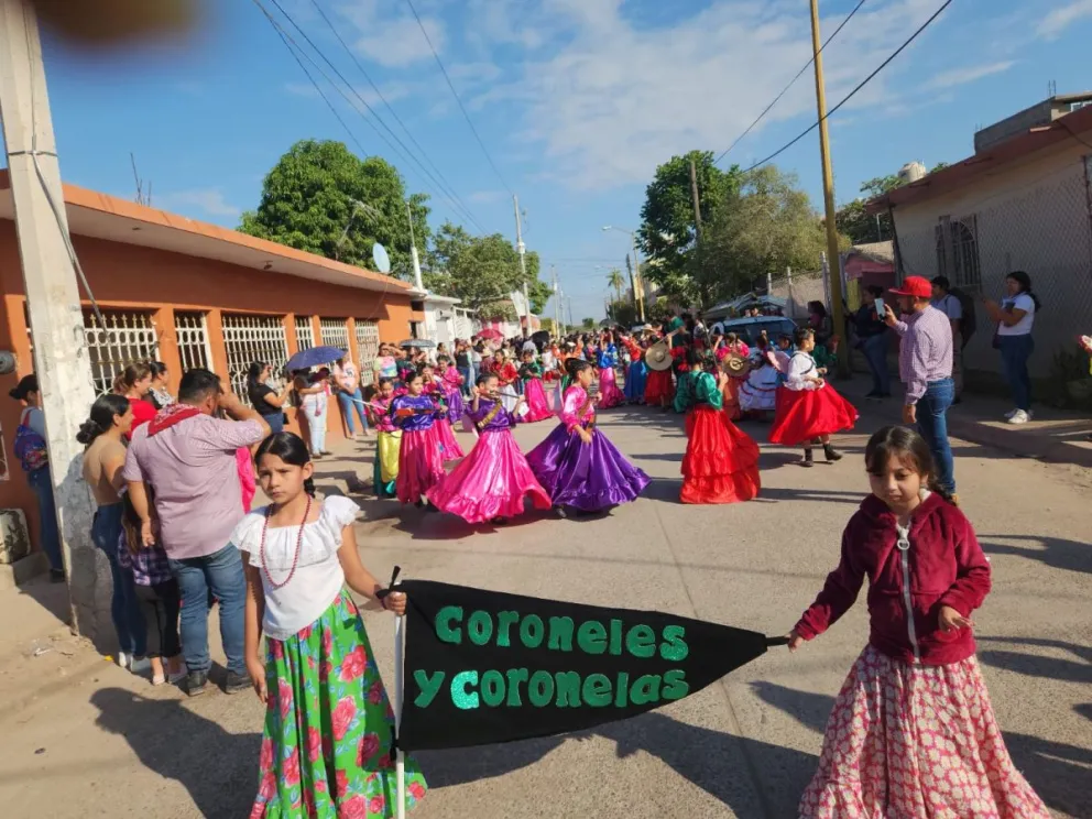 "Adelitas y coronelas" presentes en el contingente de la primaria Emiliano Zapata