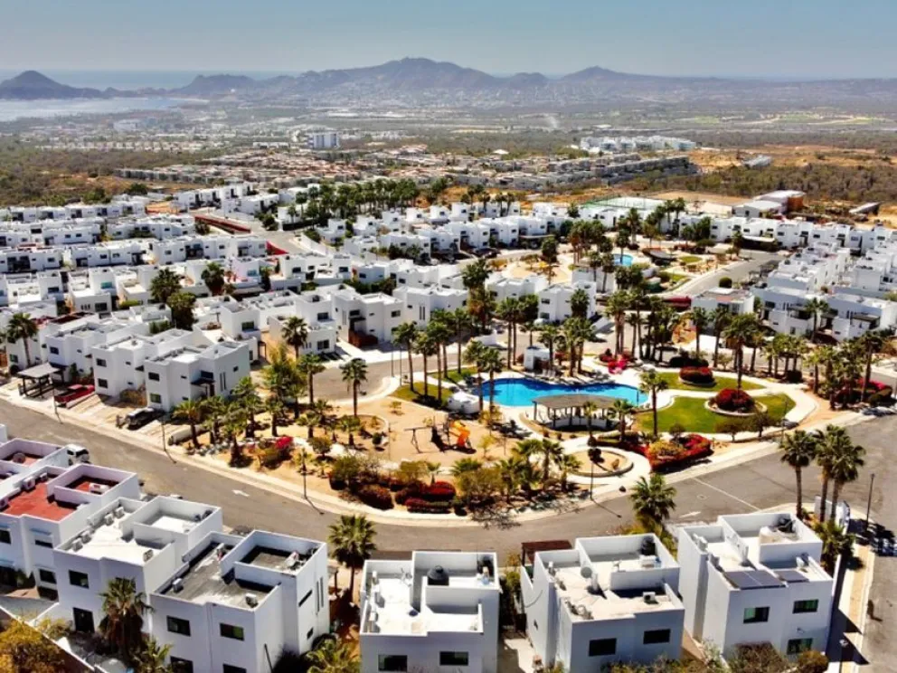 Oferta de vivienda de playa a toda posibilidad económica en  Los Cabos, Baja California
