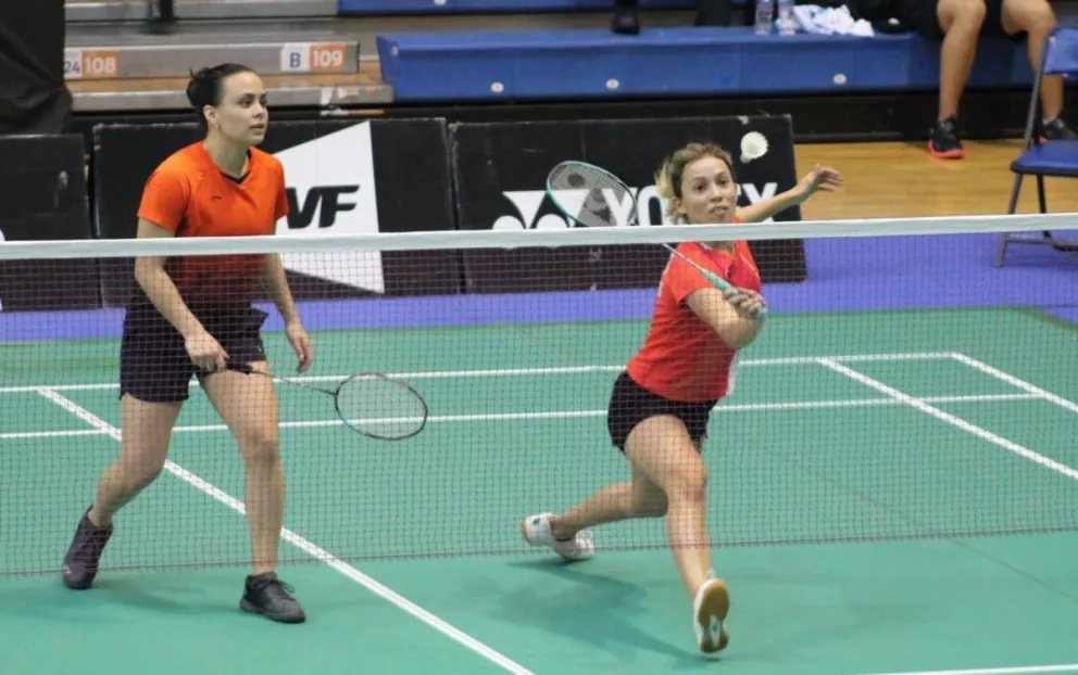 Badmintonistas Haramara Gaitán y Sabrina Solís